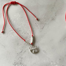 Cargar imagen en el visor de la galería, Pulseras hilo rojo y ojo
