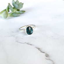 Cargar imagen en el visor de la galería, Anillo Cianita musgo
