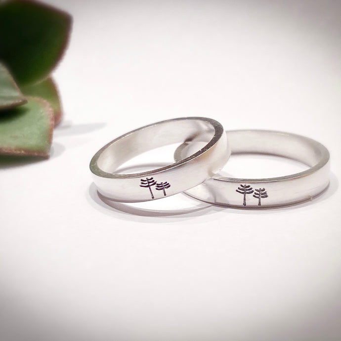 Argollas con grabado de araucarias