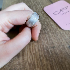 Anillo bombeado texturizado