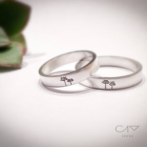 Argollas de matrimonio de plata con araucarias
